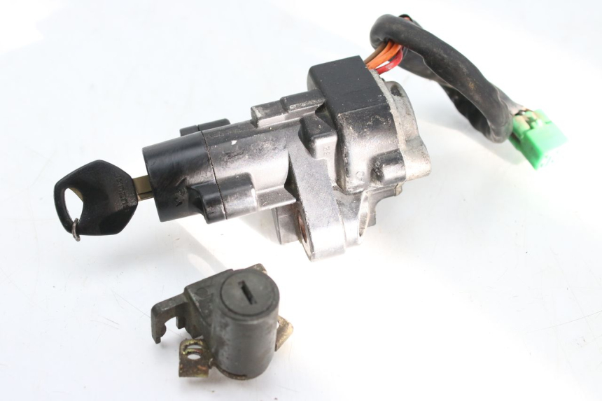 photo de KIT SERRURE CLE NEIMAN SUZUKI TLS TL S 1000 (1997 - 2001) - Points de fixation