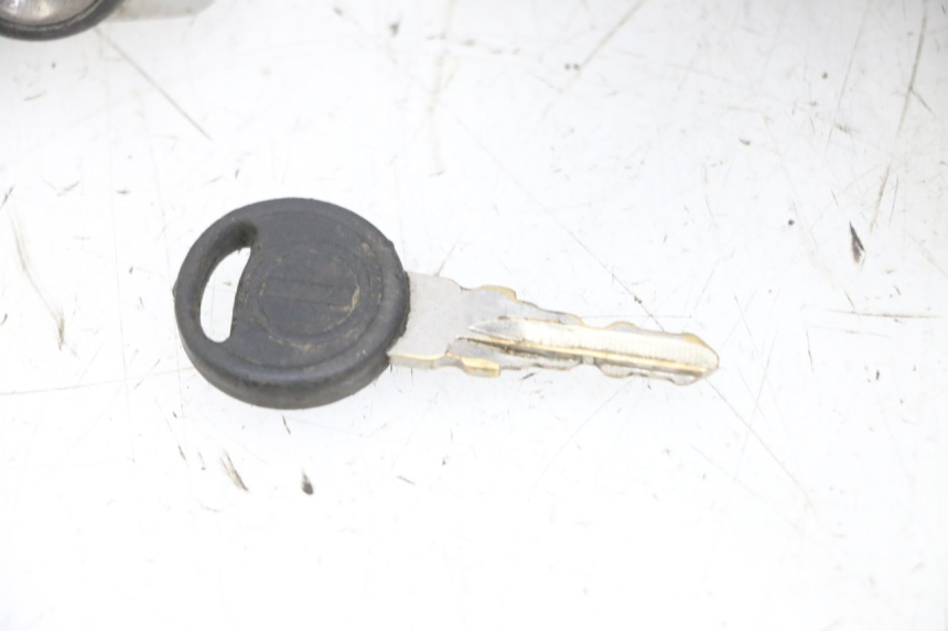 photo de KIT SERRURE CLE NEIMAN YAMAHA TZR 50 (2008 - 2016) - Marquages et références