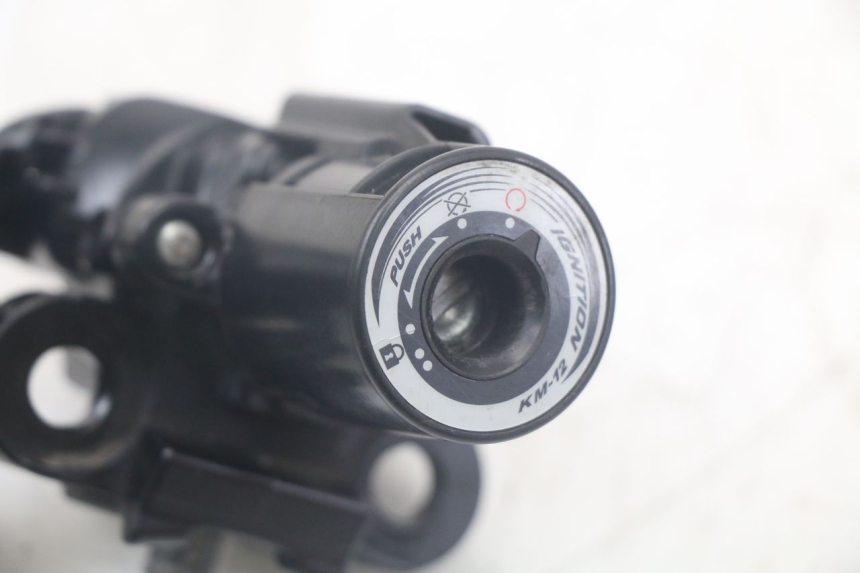 photo de KIT SERRURE CLE NEIMAN KAWASAKI VERSYS ABS 650 (2015 - 2018) - Gros plan technique