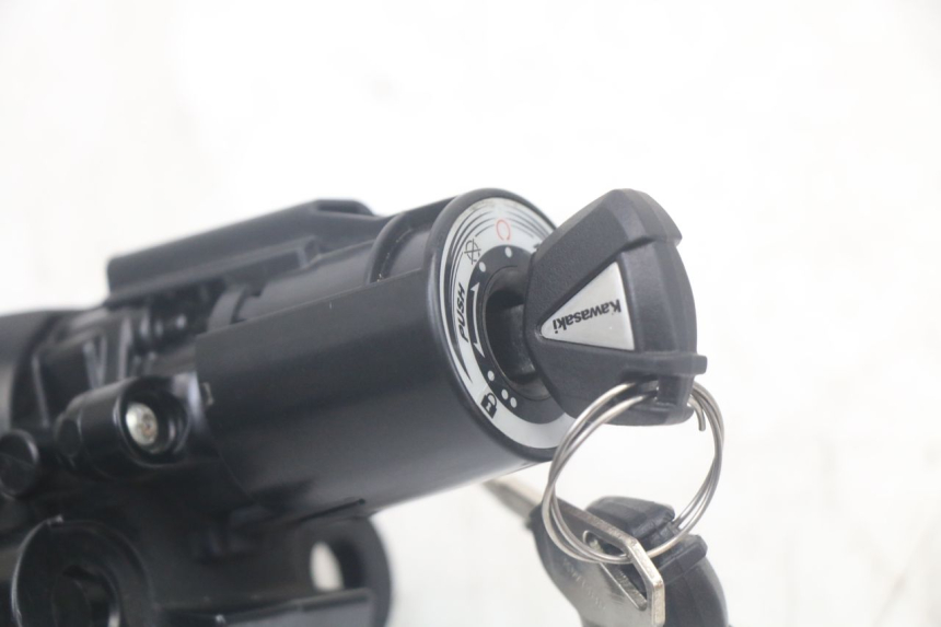 photo de KIT SERRURE CLE NEIMAN KAWASAKI VERSYS ABS 650 (2015 - 2018) - Vue d’ensemble