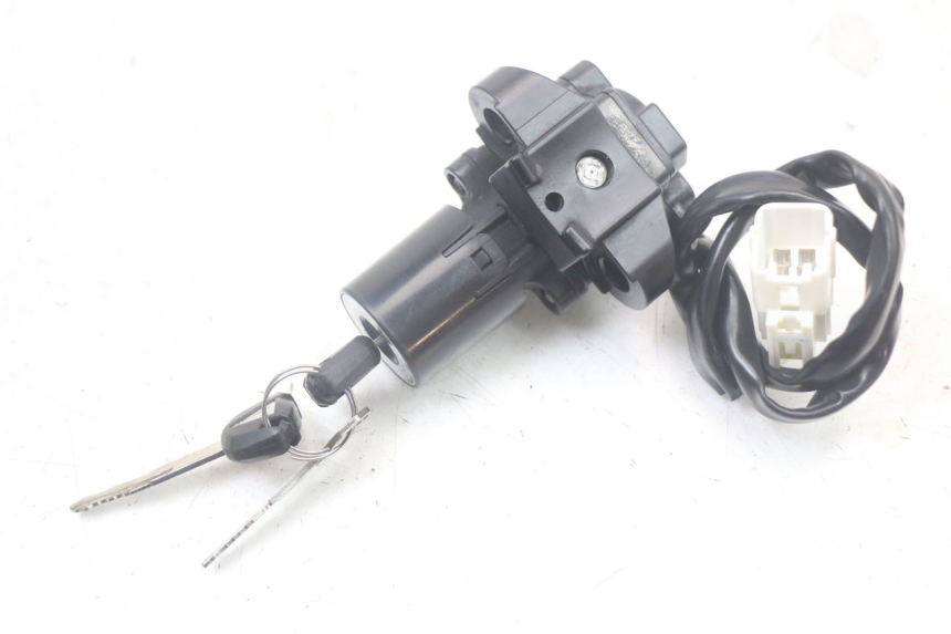 photo de KIT SERRURE CLE NEIMAN KAWASAKI VERSYS ABS 650 (2015 - 2018) - Points de fixation