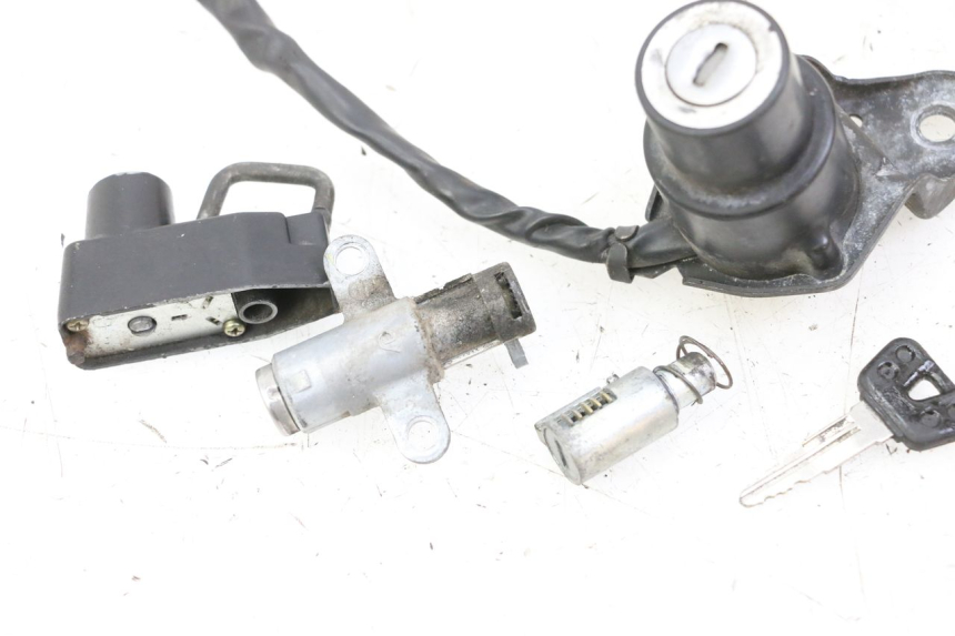 photo de KIT SERRURE CLE NEIMAN YAMAHA XV VIRAGO 535 (1988 - 2004) - Détail de la pièce