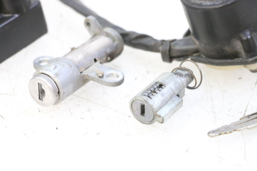 photo de KIT SERRURE CLE NEIMAN YAMAHA XV VIRAGO 535 (1988 - 2004) - Marquages et références