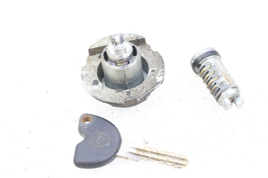photo de KIT SERRURE CLE NEIMAN PIAGGIO ZIP 2T 50 (2009 - 2019) - Autre angle de vue