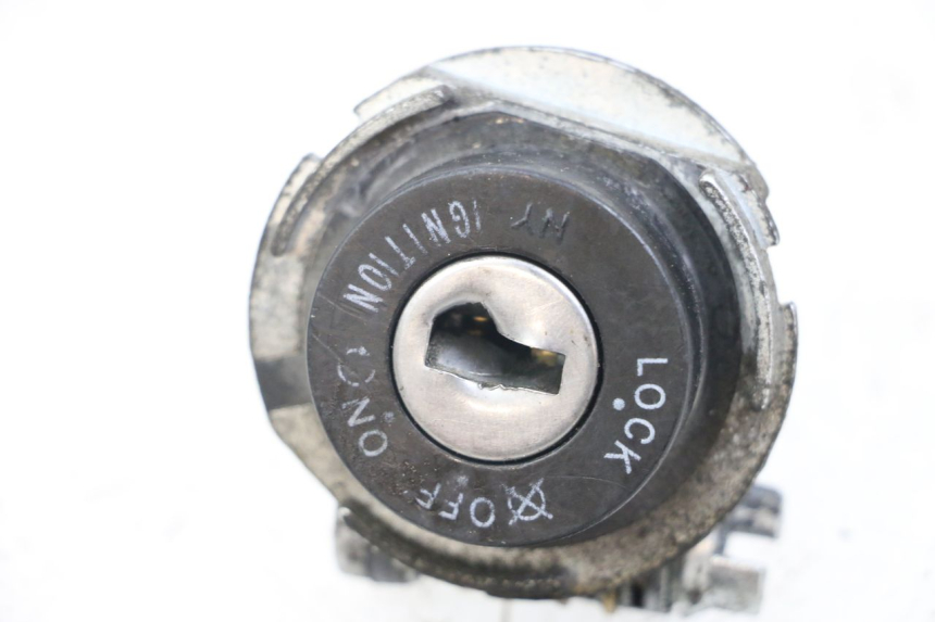 photo de KIT SERRURE CLE NEIMAN PIAGGIO ZIP 2T 50 (2009 - 2019) - Détail de la pièce