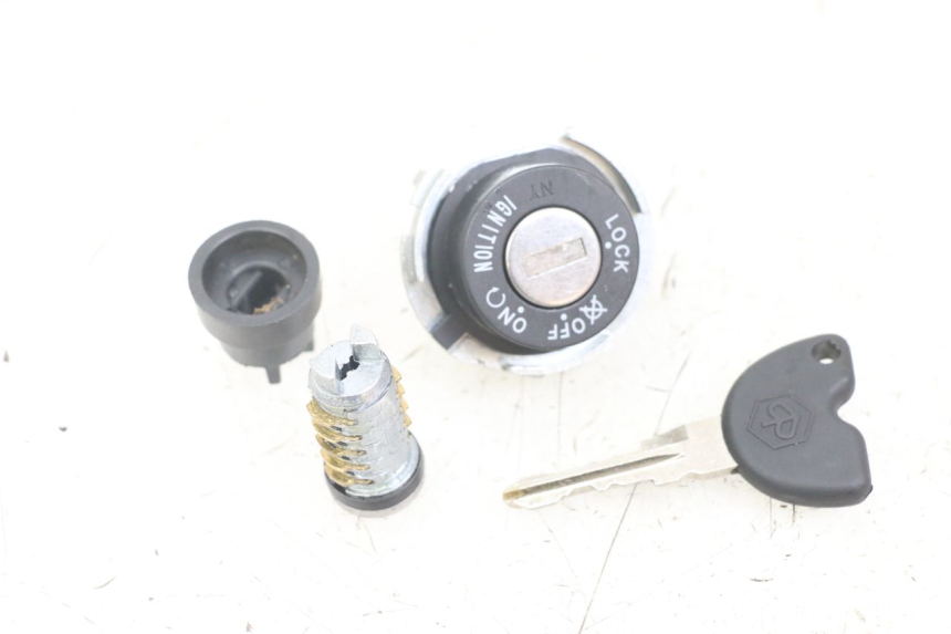 photo de KIT SERRURE CLE NEIMAN PIAGGIO ZIP 2T 50 (2009 - 2019) - Détail de la pièce