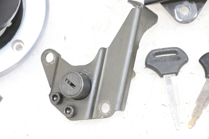 photo de KIT SERRURE CLE NEIMAN KAWASAKI ZR 7 750 (1999 - 2004) - Détails caractéristiques
