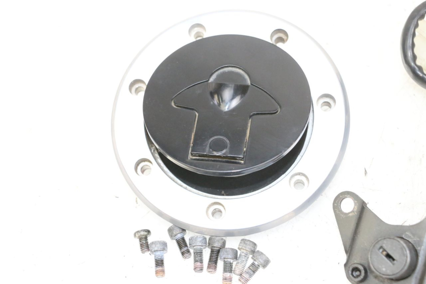 photo de KIT SERRURE CLE NEIMAN KAWASAKI ZR 7 750 (1999 - 2004) - Vue rapprochée