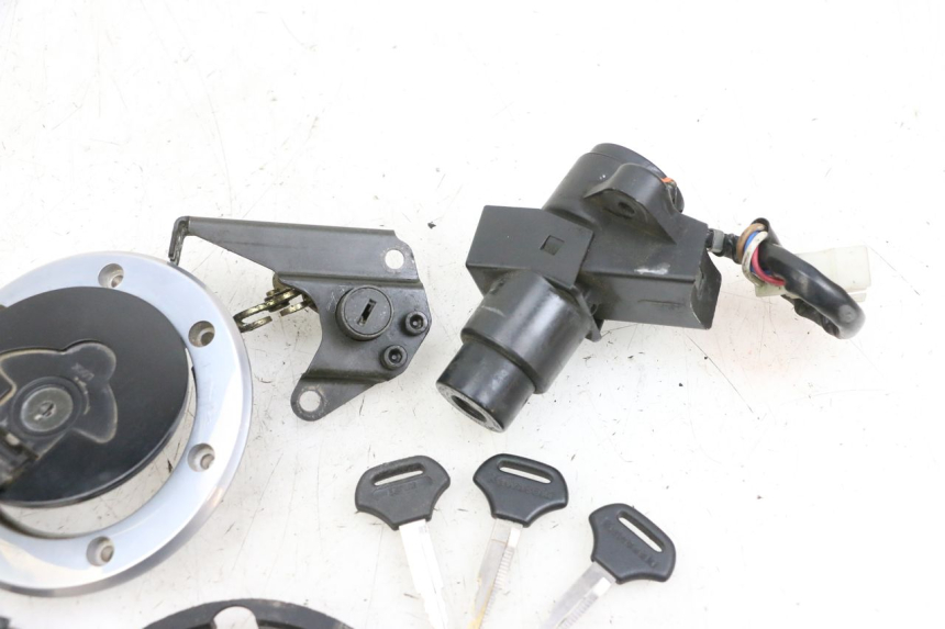 photo de KIT SERRURE CLE NEIMAN KAWASAKI ZR 7 750 (1999 - 2004) - Zoom état d’usage