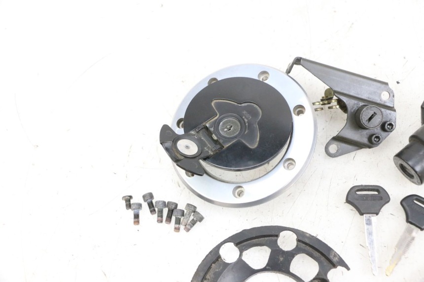 photo de KIT SERRURE CLE NEIMAN KAWASAKI ZR 7 750 (1999 - 2004) - Autre angle de vue