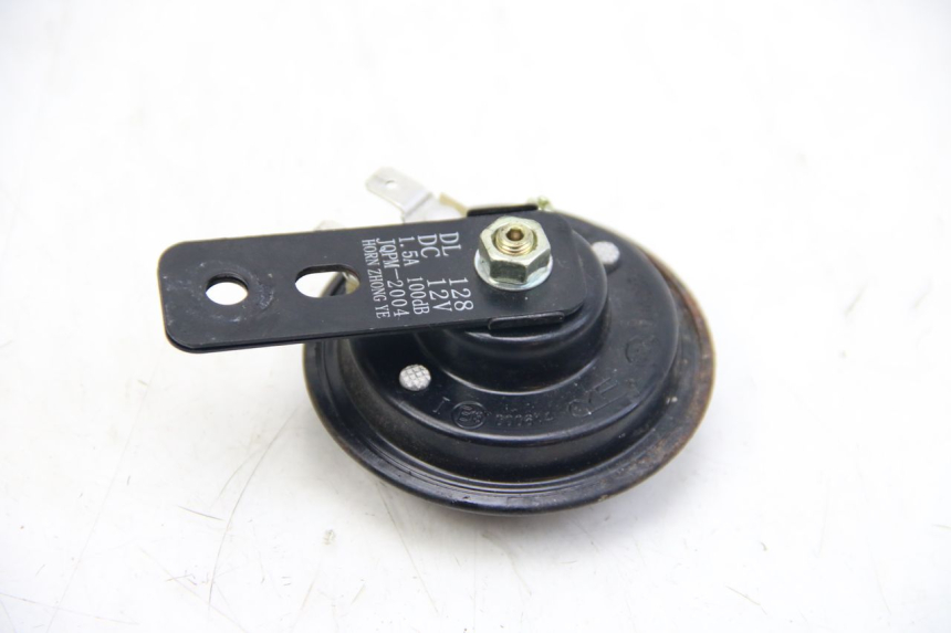 photo de KLAXON PEUGEOT KISBEE 2T 50 (2018 - 2022) - Autre angle de vue