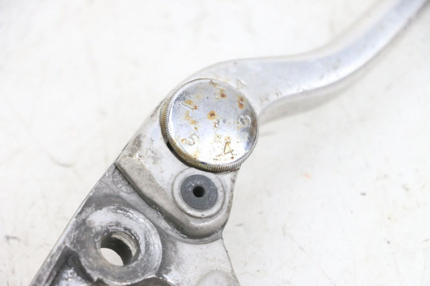 photo de LEVIER FREIN DROIT YAMAHA TDM ABS 900 (2002 - 2014) - Gros plan technique