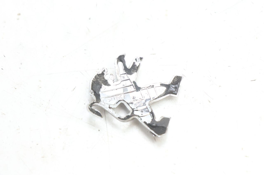 photo de LOGO MARQUE PEUGEOT KISBEE 2T 50 (2010 - 2017) - Zoom état d’usage