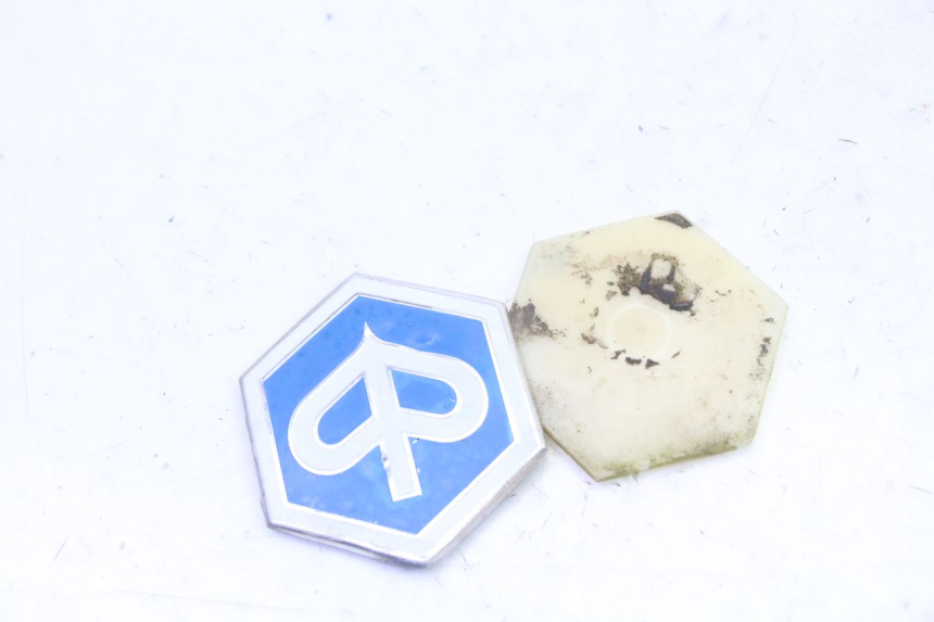 photo de LOGO MARQUE PIAGGIO MP3 125 (2006 - 2014) - Zoom état d’usage
