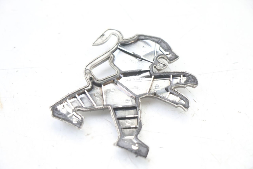 photo de LOGO MARQUE PEUGEOT SATELIS 125 (2013 - 2018) - Zoom état d’usage