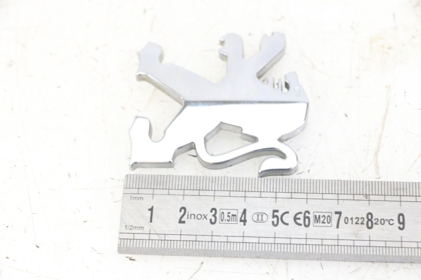 photo de LOGO MARQUE PEUGEOT SATELIS COMPRESSOR K15 125 (2006 - 2009) - Détail de la pièce