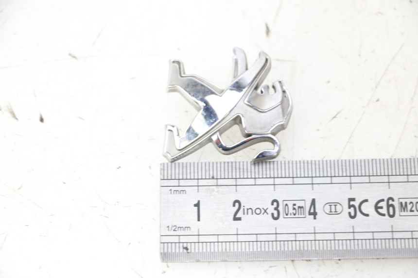 photo de LOGO MARQUE PEUGEOT SATELIS 125 (2013 - 2018) - Détail de la pièce
