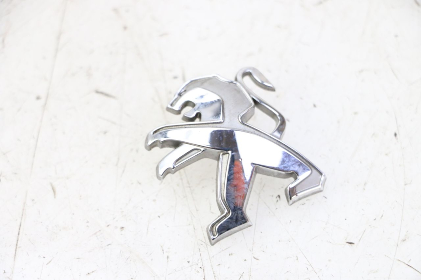 photo de LOGO MARQUE PEUGEOT SATELIS 125 (2013 - 2018) - Autre angle de vue