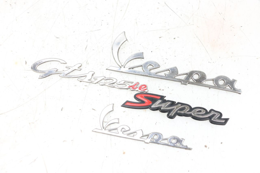 photo de LOGO MARQUE PIAGGIO VESPA GTS SUPER IE 125 (2009 - 2016) - Vue principale
