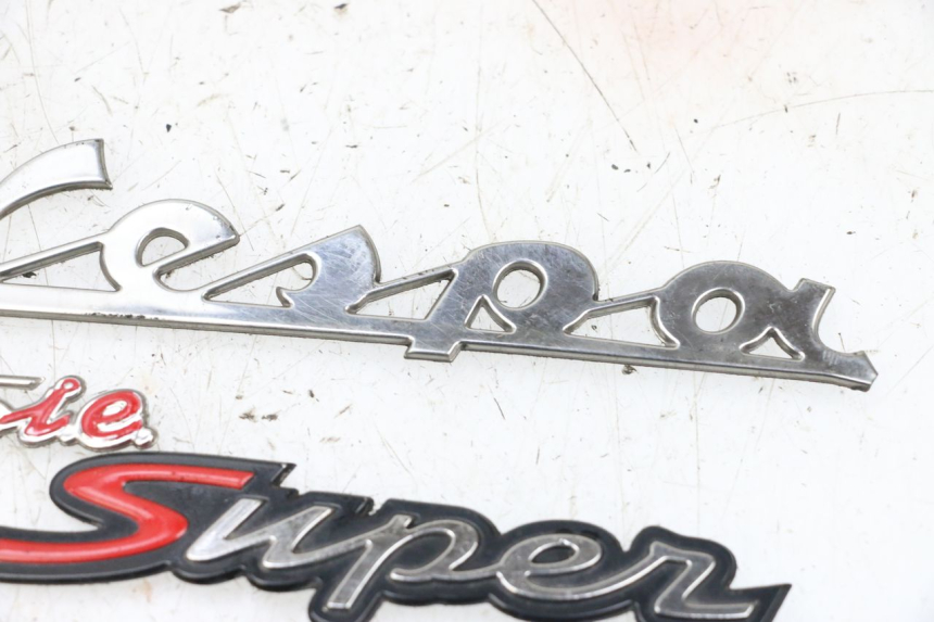 photo de LOGO MARQUE PIAGGIO VESPA GTS SUPER IE 125 (2009 - 2016) - Points de fixation