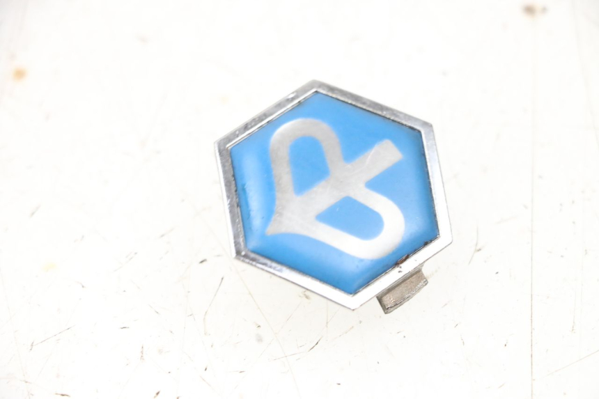 photo de LOGO MARQUE PIAGGIO X8 125 (2004 - 2007) - Détail de la pièce