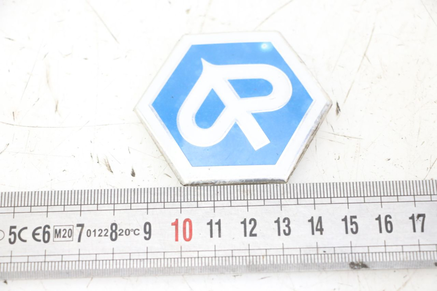 photo de LOGO MARQUE PIAGGIO XEVO - X EVO 125 (2007 - 2017) - Détail de la pièce
