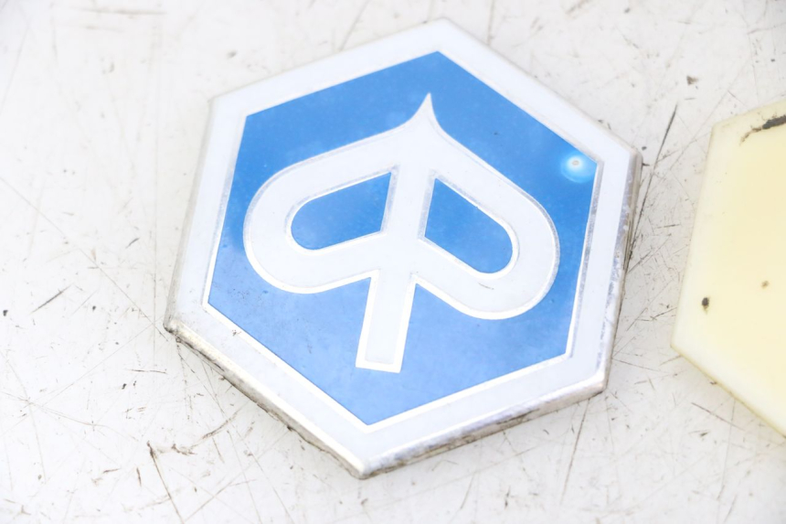 photo de LOGO MARQUE PIAGGIO XEVO - X EVO 125 (2007 - 2017) - Points de fixation