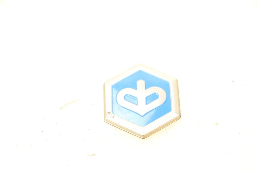 photo de LOGO MARQUE PIAGGIO ZIP 4T 50 (2018 - 2020) - Détail de la pièce