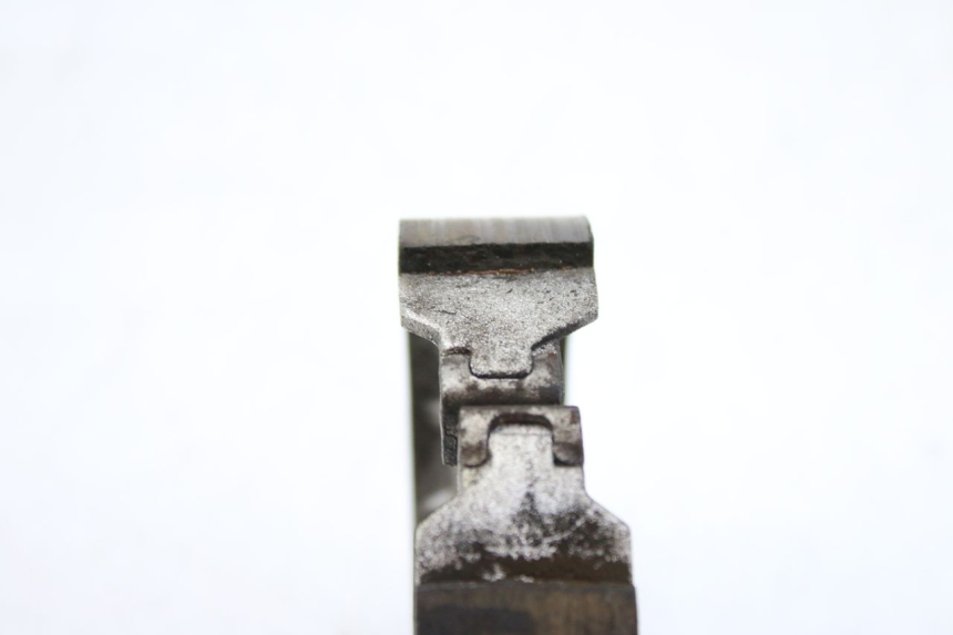 photo de MACHOIRE FREIN PEUGEOT SV 125 (1991 - 1994) - Gros plan technique