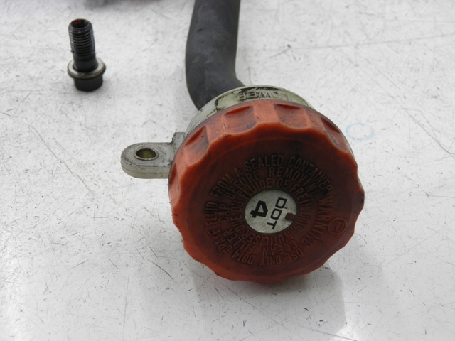 photo de MAITRE CYLINDRE ARRIERE HONDA CB SEVEN FITTY 750 (1992 - 2003) - Zoom état d’usage