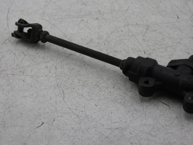 photo de MAITRE CYLINDRE ARRIERE HONDA CB SEVEN FITTY 750 (1992 - 2003) - Vue d’ensemble