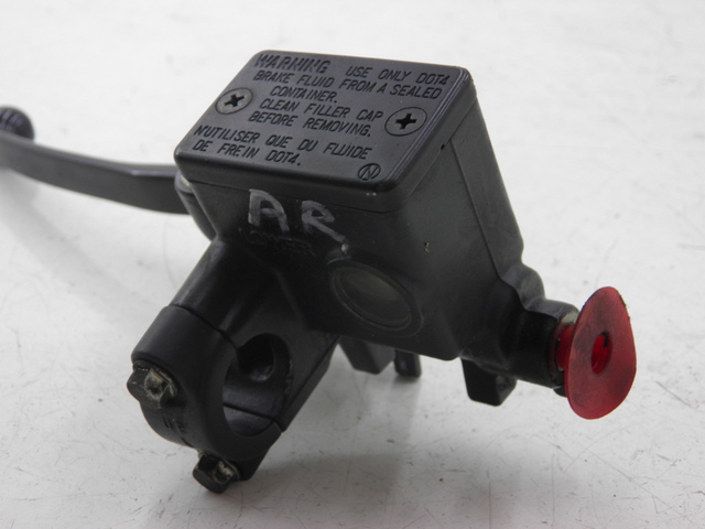 photo de MAITRE CYLINDRE FREIN ARRIERE HONDA FES PANTHEON 125 (2003 - 2007) - Vue d’ensemble