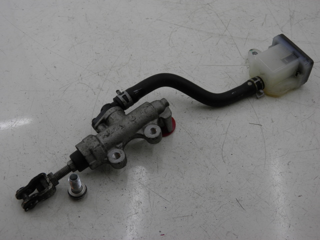 photo de MAITRE CYLINDRE ARRIERE SUZUKI GSX F GSXF 650 (2007 - 2015) - Vue principale