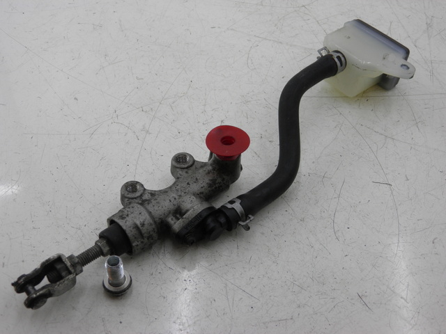 photo de MAITRE CYLINDRE ARRIERE SUZUKI GSX F GSXF 650 (2007 - 2015) - Autre angle de vue