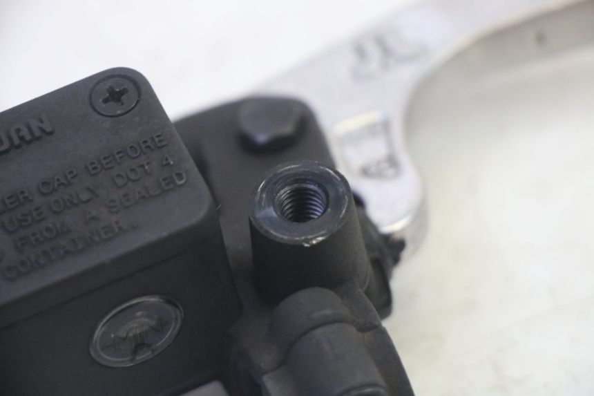 photo de MAITRE CYLINDRE AVANT QUADRO 4 4D 350 (2015 - 2018) - Autre angle de vue