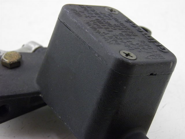 photo de MAITRE CYLINDRE AVANT APRILIA LEONARDO ST 250 (2002 - 2005) - Vue d’ensemble