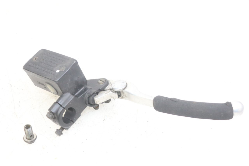 photo de MAITRE CYLINDRE AVANT SUZUKI BURGMAN 650 (2002 - 2004) - Gros plan technique