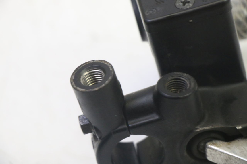 photo de MAITRE CYLINDRE AVANT SUZUKI BURGMAN 125 (2007 - 2014) - Gros plan technique