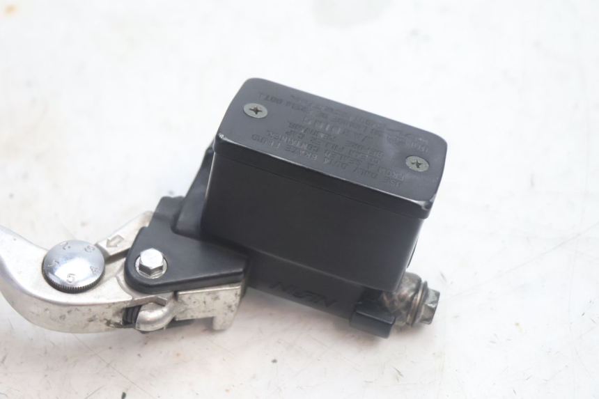 photo de MAITRE CYLINDRE AVANT SUZUKI BURGMAN EXECUTIVE ABS 650 (2006 - 2012) - Vue d’ensemble