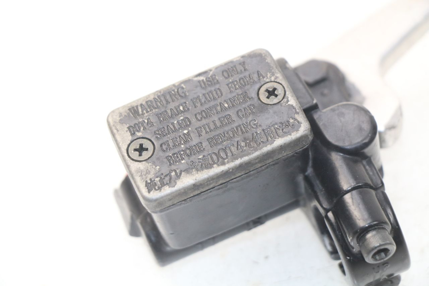 photo de MAITRE CYLINDRE AVANT YAMAHA BW'S BWS 125 (2010 - 2013) - Gros plan technique