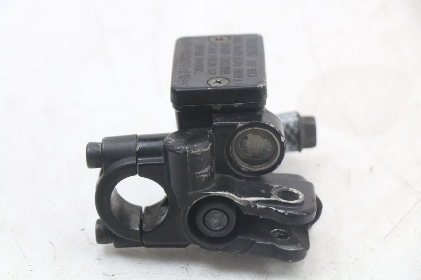 photo de MAITRE CYLINDRE AVANT YAMAHA BW'S BWS 125 (2010 - 2013) - Gros plan technique