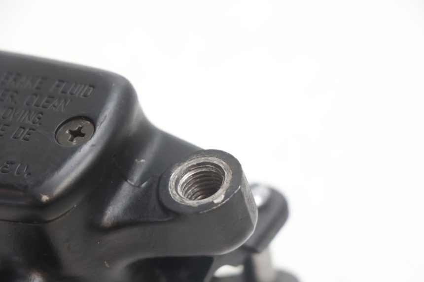 photo de MAITRE CYLINDRE AVANT HONDA CB F HORNET 600 (2005 - 2006) - Gros plan technique