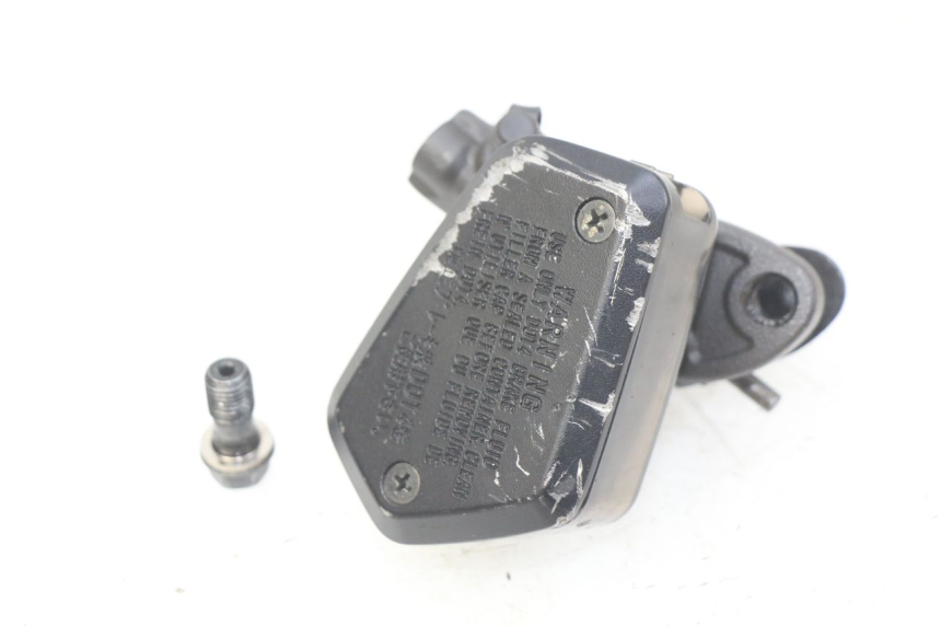 photo de MAITRE CYLINDRE AVANT HONDA CB R 1000 (2018 - 2023) - Vue d’ensemble