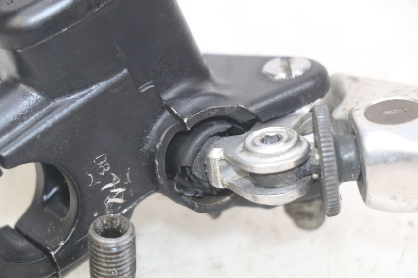 photo de MAITRE CYLINDRE AVANT HONDA CBR F SC25 1000 (1989 - 1992) - Autre angle de vue