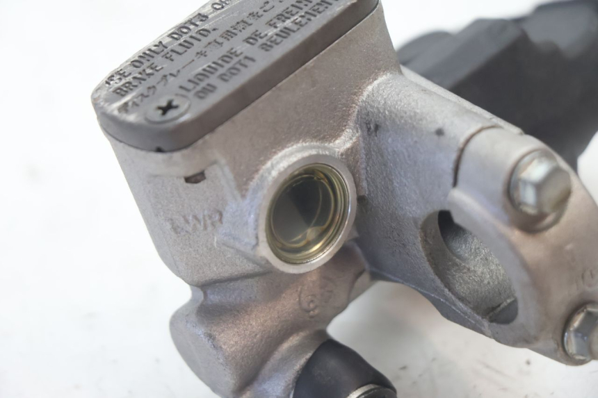 photo de MAITRE CYLINDRE AVANT HONDA CRF CR-F 125 (2020 - 2021) - Vue d’ensemble