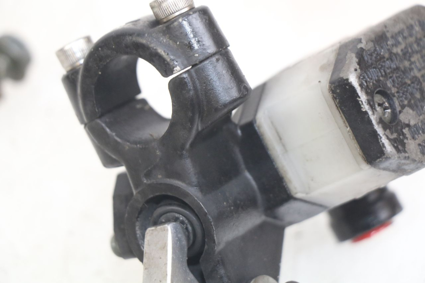 photo de MAITRE CYLINDRE AVANT SYM CROX 4T 50 (2016 - 2023) - Zoom état d’usage