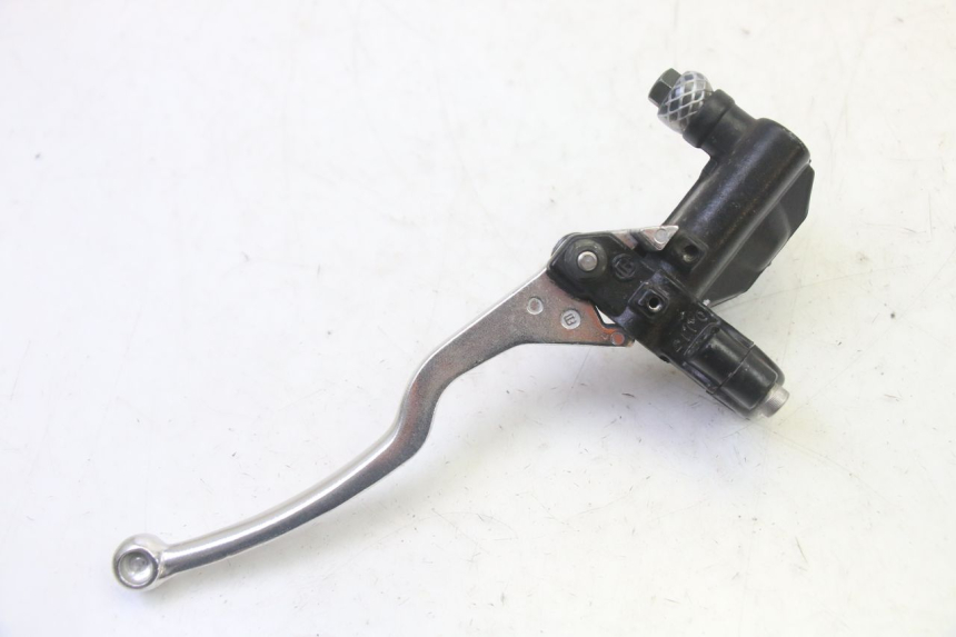 photo de MAITRE CYLINDRE AVANT SYM CROX 4T 50 (2016 - 2023) - Gros plan technique