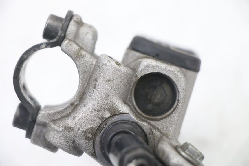 photo de MAITRE CYLINDRE AVANT DERBI SENDA R X-TREME 50 (2006 - 2010) - Vue d’ensemble