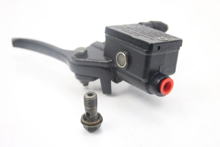 photo de MAITRE CYLINDRE AVANT CCR DIRT BIKE 125 - Gros plan technique