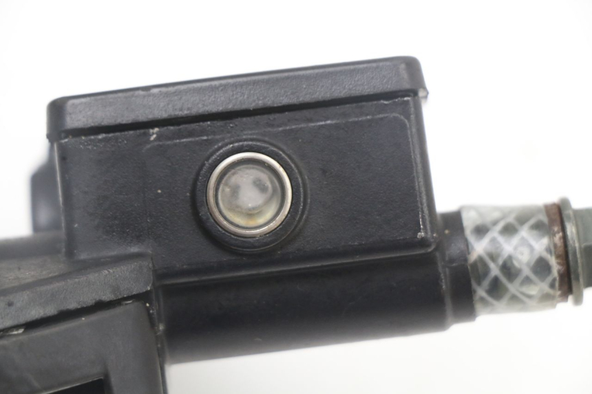 photo de MAITRE CYLINDRE AVANT CCR DIRT BIKE 125 - Gros plan technique